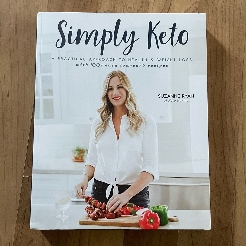 SIMPLY KETO: A PRACTICAL APPROACH TO HEALTH & WEIGHT LOSS WITH 100+